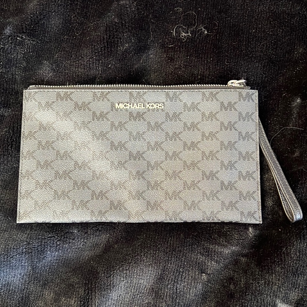 Michael Kors Wristlet New Without Tags - image 1